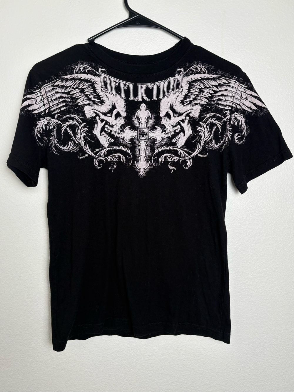 Affliction Black and White Winged Skull Graphic Tee Size Womens Medium